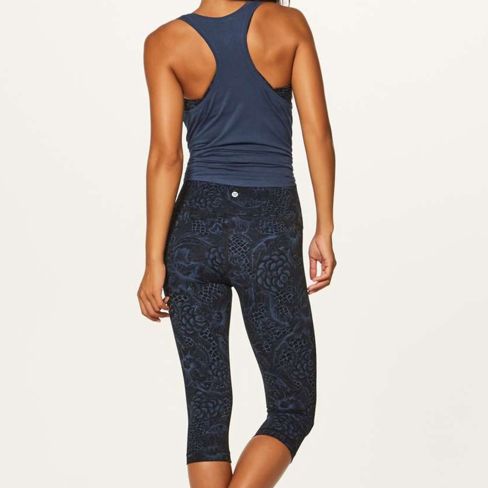 Like New! Wunder Under High Rise 17” Crop Size 2 *Full-On Luxtreme